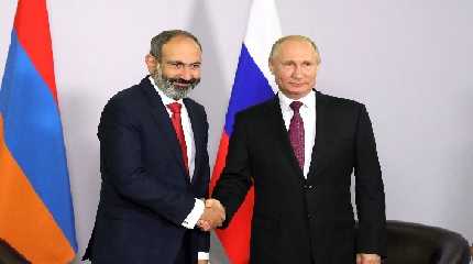 Armenian Prime Minister Nikol Pashinyan with Russian President Vladimir Putin