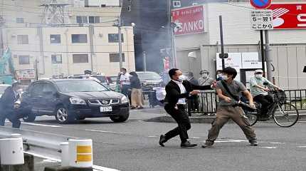 police detains a man, believed believed to be a suspect of abe