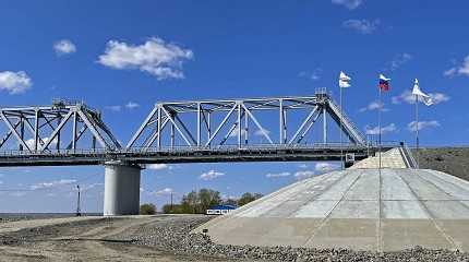 Russia and China launched traffic railway bridge