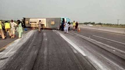 collision between a van and a trailer in Ghotki