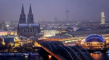 illuminated city center with the Cathedral in Cologne