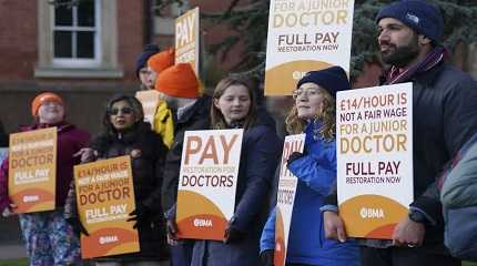 Striking NHS junior doctors 