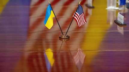 Ukrainian and United States flags