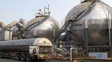 Carbon dioxide storage tanks