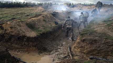 ukrainian infantrymen train with french soldiers