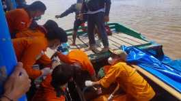 boat sinks in Indonesia